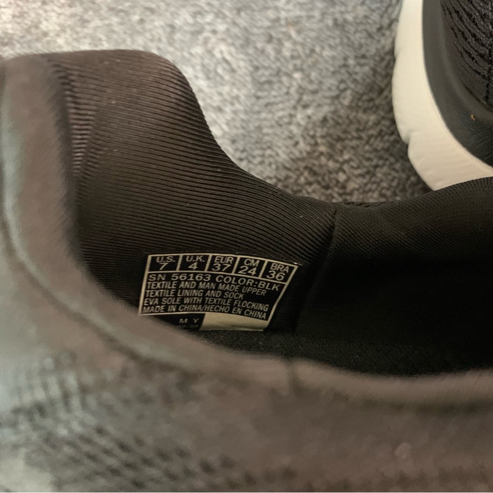 Skechers Sneaker Women’s Sz 7 Summits Black White Slip on - Picture 7 of 9